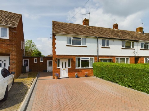 View Full Details for Cromwell Avenue, Aylesbury