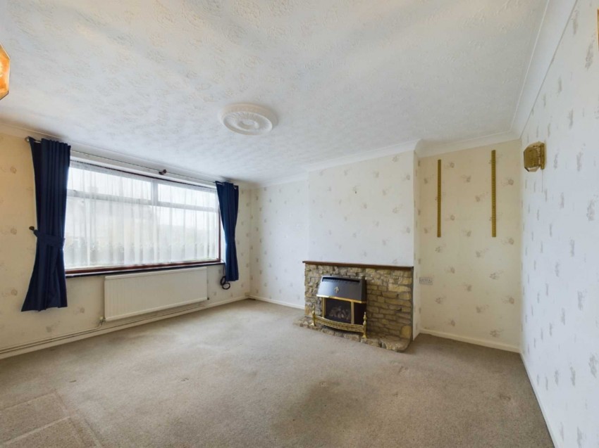 Images for Finmere Crescent, Bedgrove, Aylesbury,