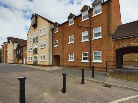 View Full Details for Broka Court, Fairford Leys, Aylesbury
