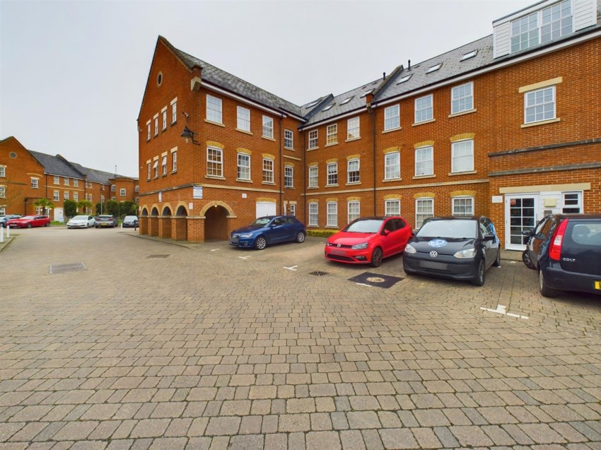 Images for Florey Gardens, Aylesbury, Buckinghamshire