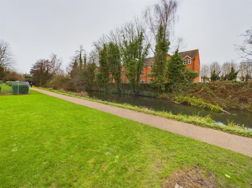 Images for Florey Gardens, Aylesbury, Buckinghamshire