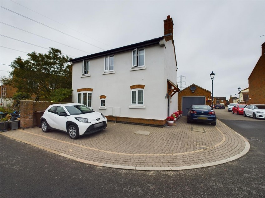 Images for Woodford Close, Fairford Leys, Aylesbury