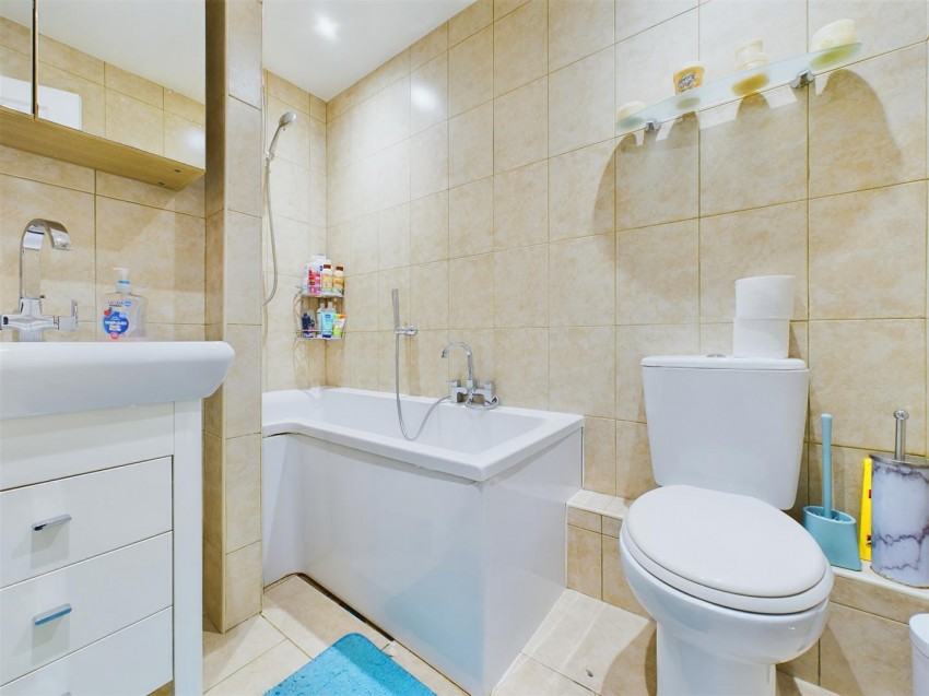Images for Charmfield Road, Aylesbury, Buckinghamshire
