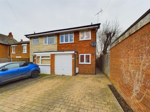 View Full Details for Ascott Road, Aylesbury, Buckinghamshire