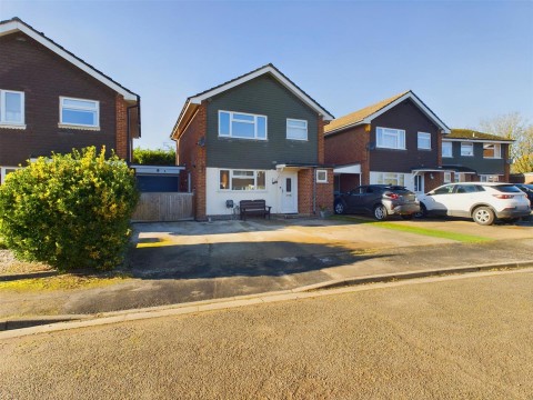 View Full Details for Hoods Farm Close, Bierton, Aylesbury