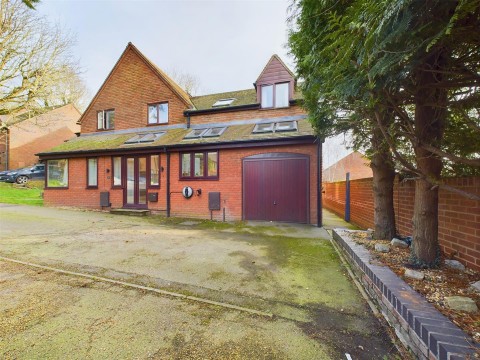 View Full Details for Chadbone Close, Aylesbury, Buckinghamshire