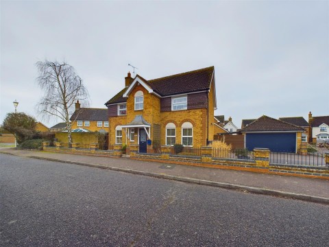 View Full Details for Raven Close, Watermead, Aylesbury
