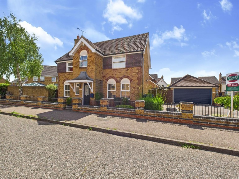Raven Close, Watermead, Aylesbury