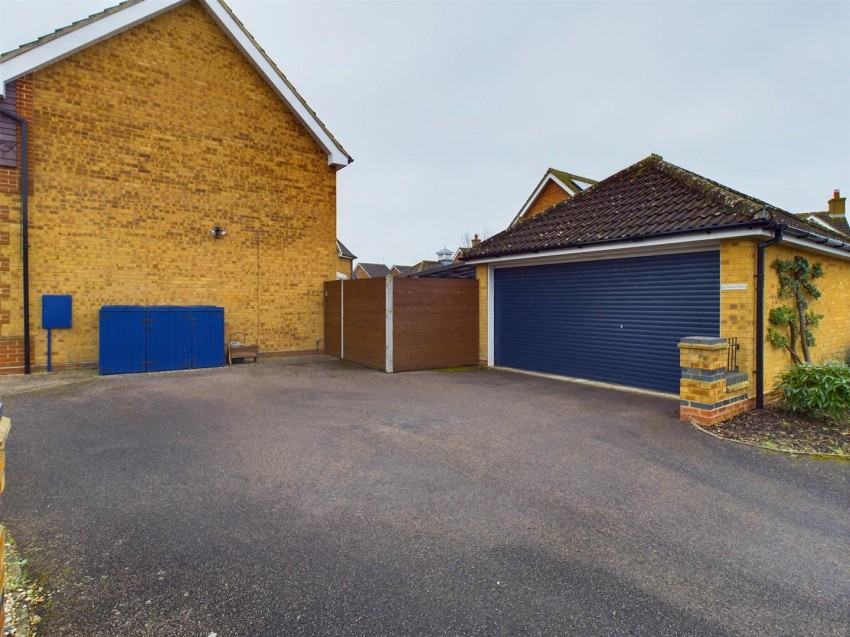 Images for Raven Close, Watermead, Aylesbury