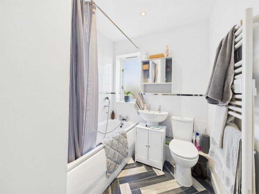 Images for Pine Street, Fairford Leys, Aylesbury