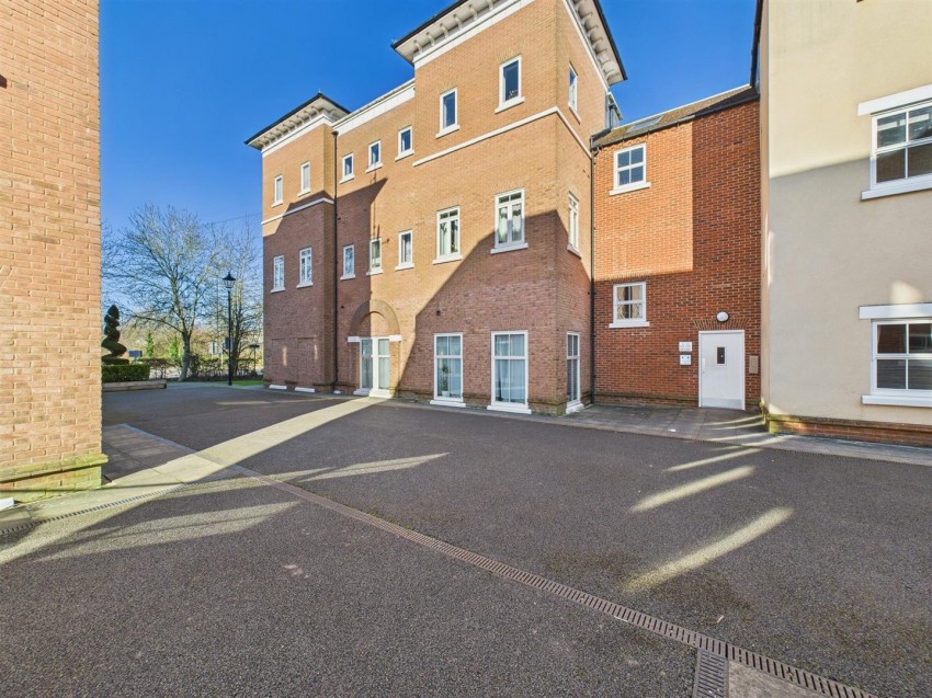 Images for Pine Street, Fairford Leys, Aylesbury