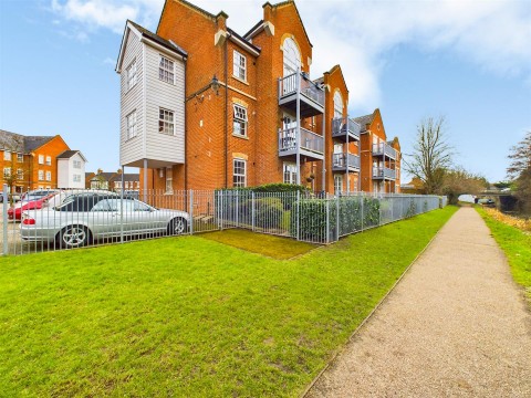 View Full Details for Florey Gardens, Aylesbury