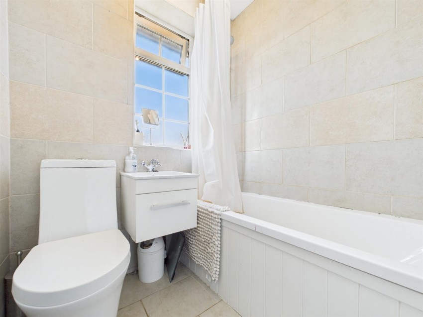 Images for Cromwell Avenue, Aylesbury, Buckinghamshire