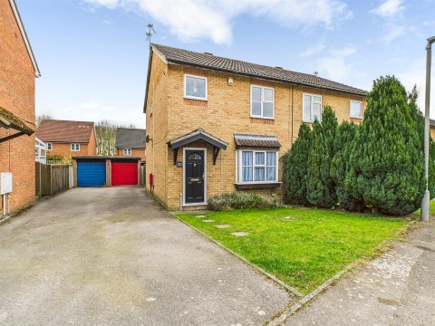 View Full Details for Isis Close, Hawkslade, Aylesbury