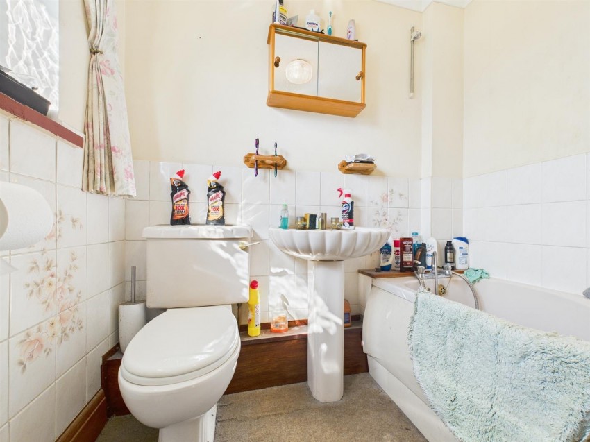 Images for Churchill Avenue, Southcourt, Aylesbury