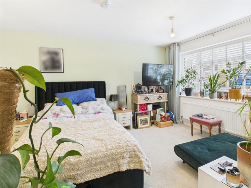 Images for Dovecote Close, Haddenham, Aylesbury