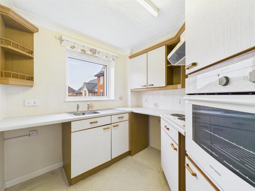 Images for Willow Road, Aylesbury, Buckinghamshire