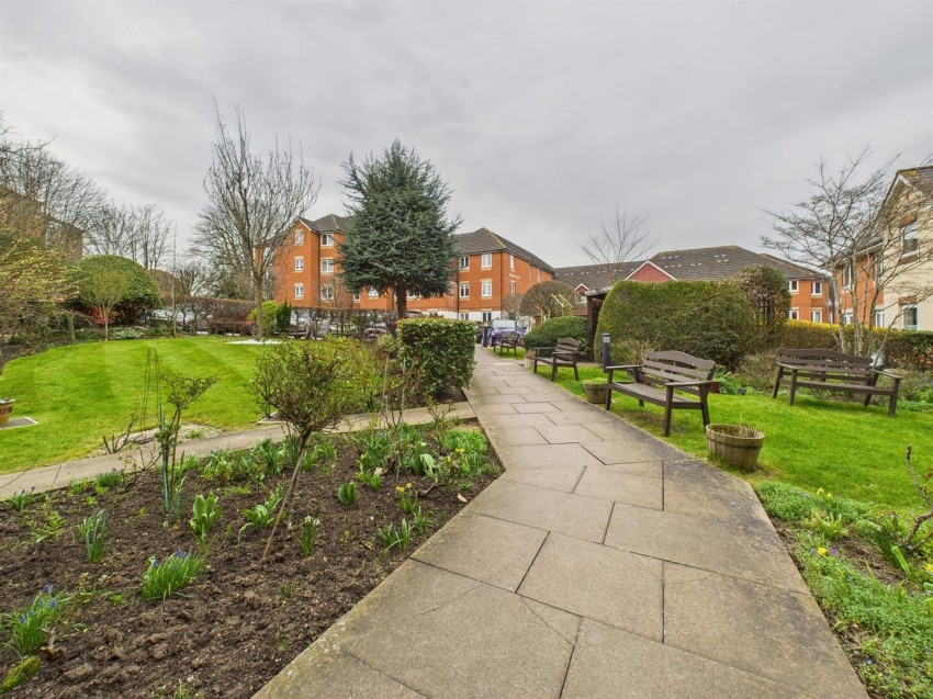 Images for Willow Road, Aylesbury, Buckinghamshire