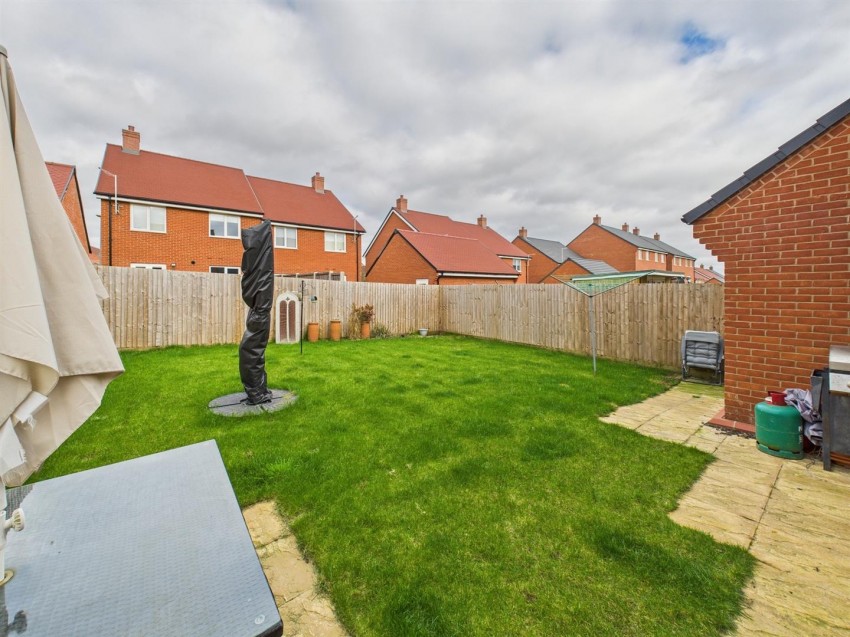 Images for Keepsake Way, Berryfields, Aylesbury