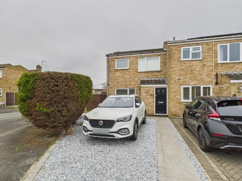 View Full Details for Charmfield Road, Stoke Grange, Aylesbury