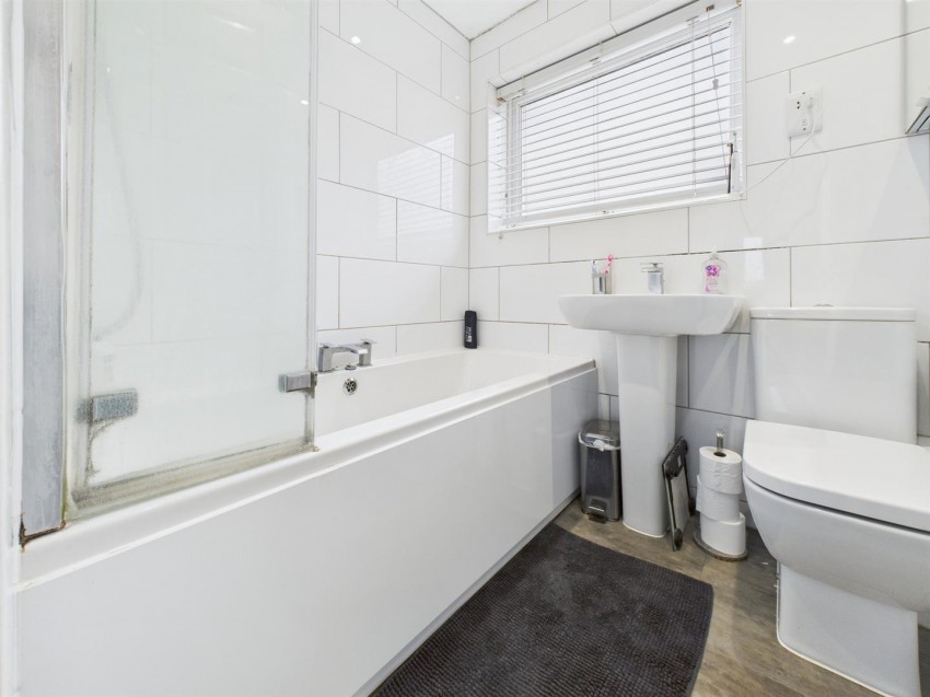 Images for Charmfield Road, Stoke Grange, Aylesbury