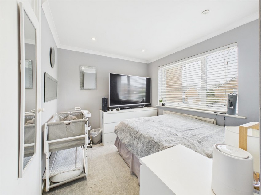 Images for Charmfield Road, Stoke Grange, Aylesbury