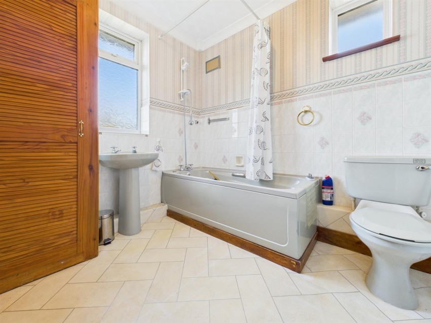 Images for Ash Grove, Turnfurlong, Aylesbury