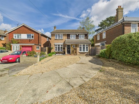 View Full Details for Tring Road, Aylesbury, Buckinghamshire