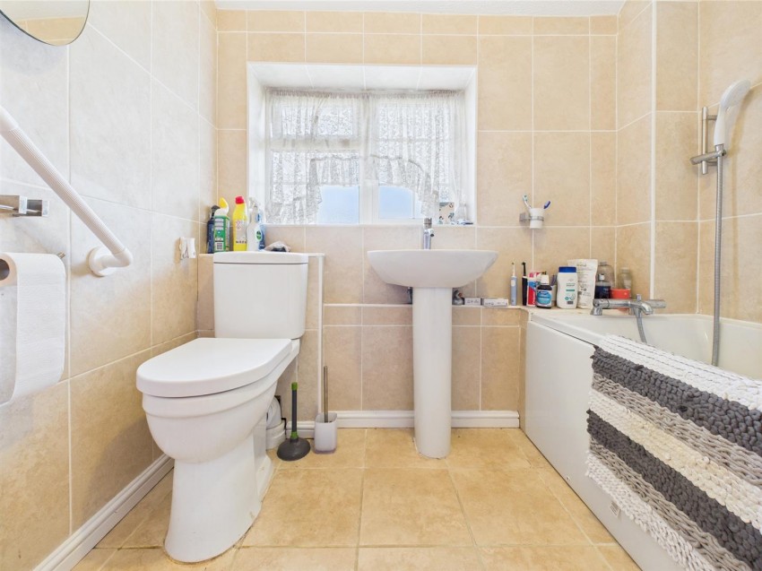 Images for Stonebridge Road, Meadowcroft, Aylesbury