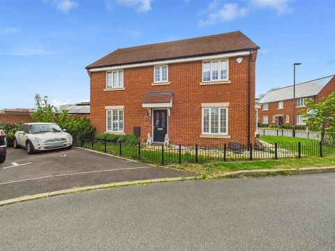 View Full Details for Quindell Close, Berryfields, Aylesbury