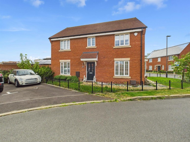 Quindell Close, Berryfields, Aylesbury