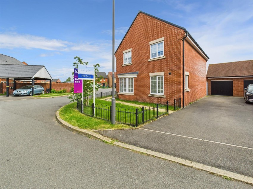 Images for Quindell Close, Berryfields, Aylesbury