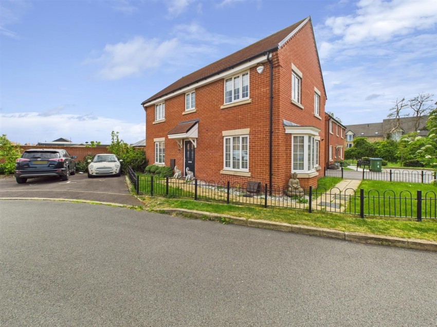 Images for Quindell Close, Berryfields, Aylesbury