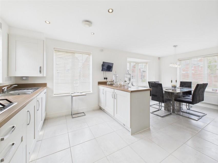 Images for Quindell Close, Berryfields, Aylesbury