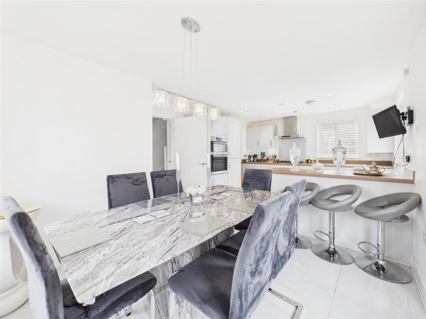 Images for Quindell Close, Berryfields, Aylesbury