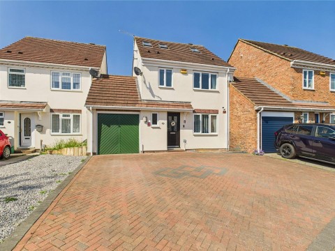 View Full Details for Lark Vale, Watermead, Aylesbury