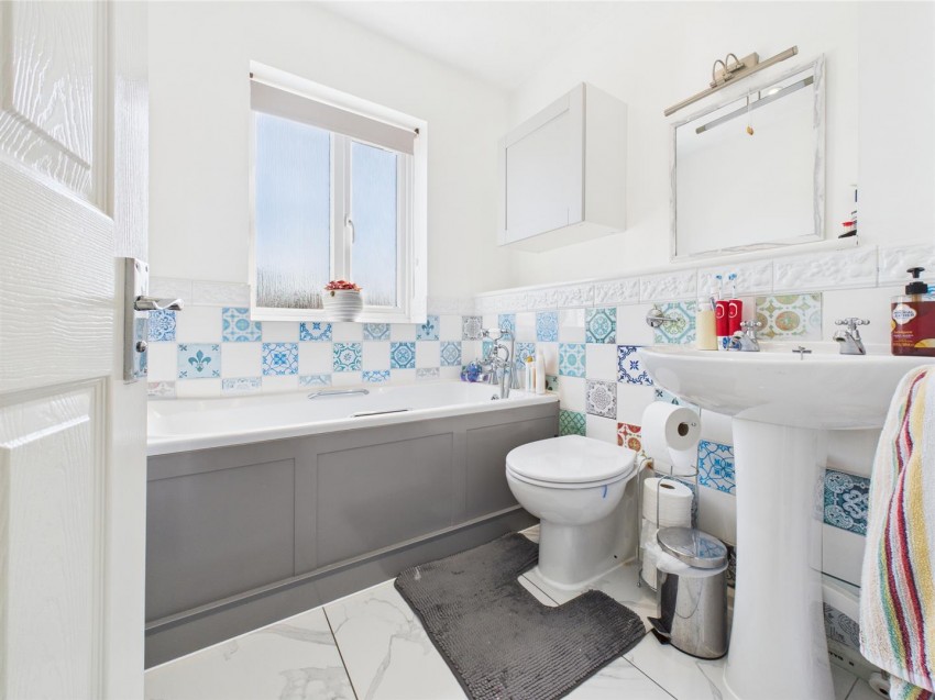 Images for Lark Vale, Watermead, Aylesbury