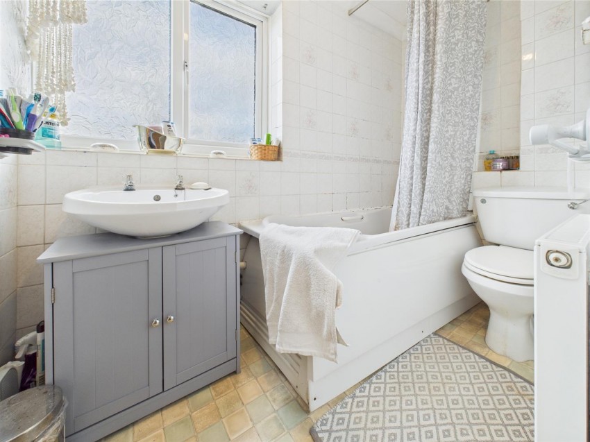 Images for Bryanston Avenue, Elmhurst, Aylesbury