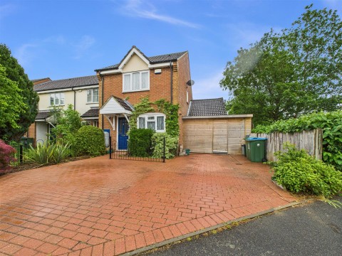 View Full Details for Avocet Way, Watermead, Aylesbury