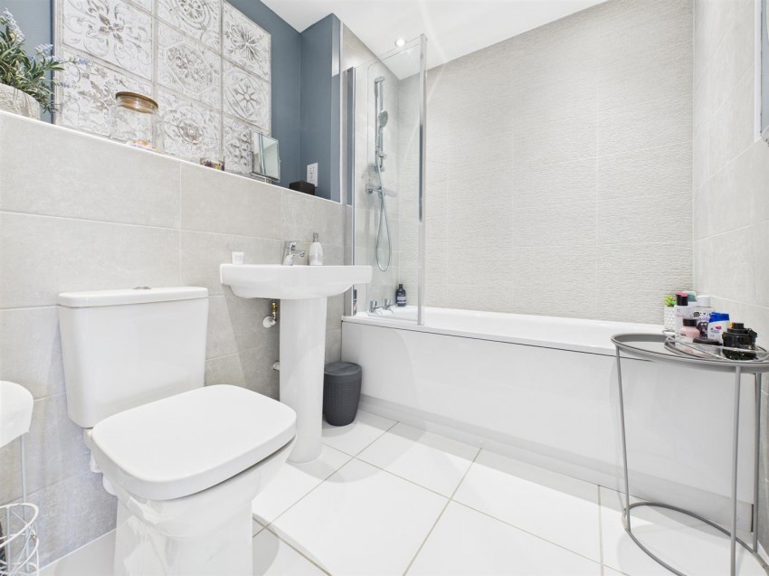 Images for Blue Rock Drive, Berryfields, Aylesbury