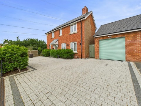 View Full Details for Paradise Orchard, Berryfields, Aylesbury