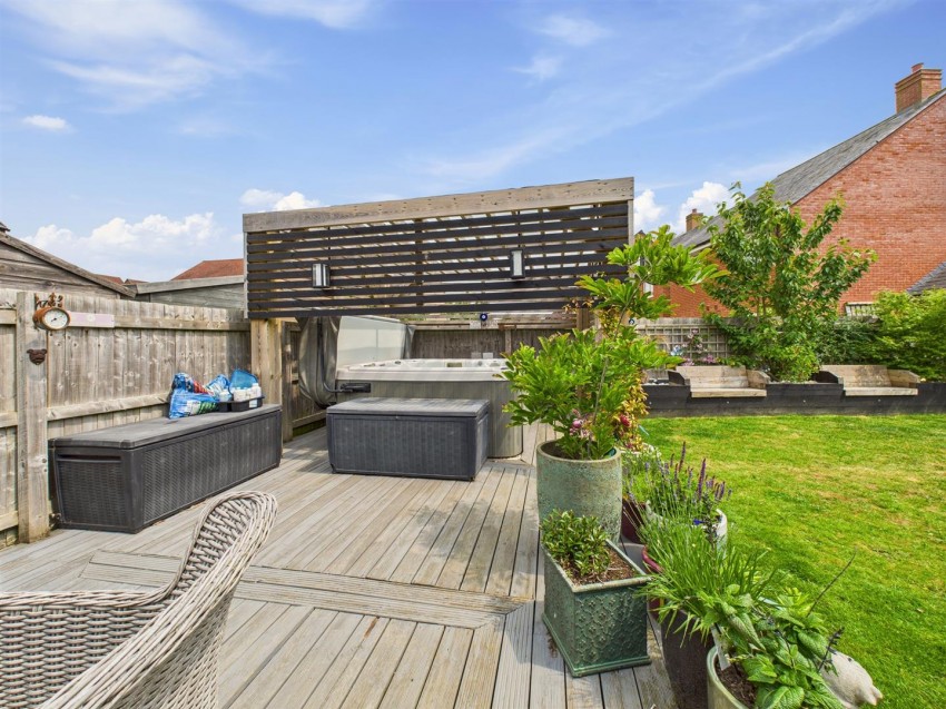 Images for Paradise Orchard, Berryfields, Aylesbury