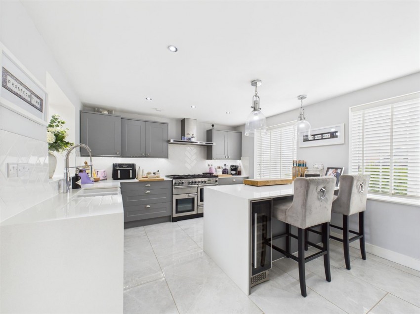 Images for Paradise Orchard, Berryfields, Aylesbury