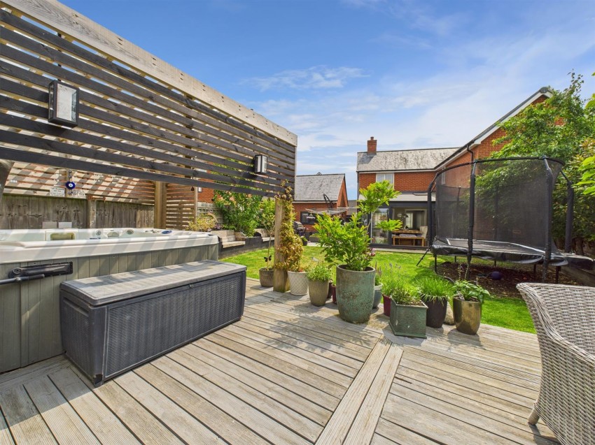 Images for Paradise Orchard, Berryfields, Aylesbury