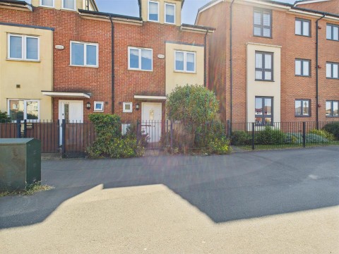 View Full Details for Bicester Road, Aylesbury, Buckinghamshire