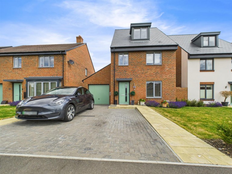 Purssell Road, Weston Turville, Aylesbury