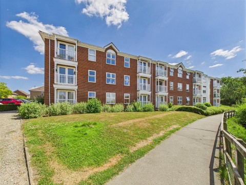 View Full Details for Guillemot Way, Watermead, Aylesbury