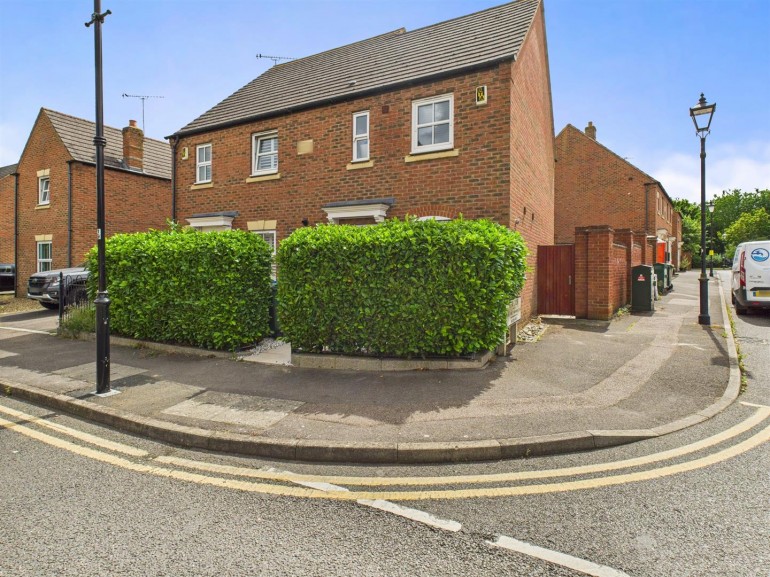 Great Meadow Way, Fairford Leys, Aylesbury