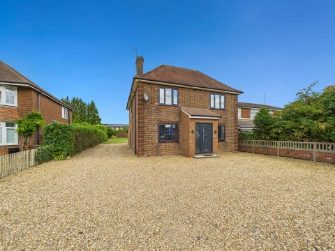 View Full Details for Bicester Road, Aylesbury, Buckinghamshire