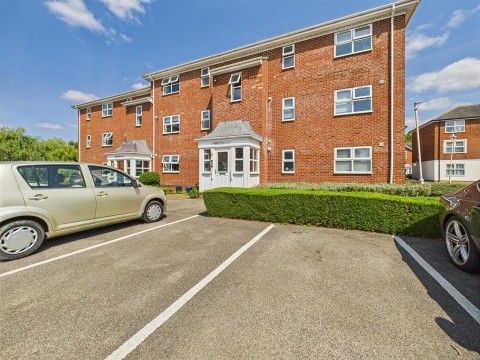 View Full Details for Guillemot Way, Watermead, Aylesbury